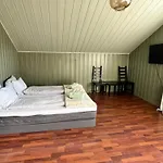 Δωμάτια σε οικογενειακή κατοικία Charming In 4 *