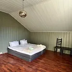 Δωμάτια σε οικογενειακή κατοικία Charming In 4